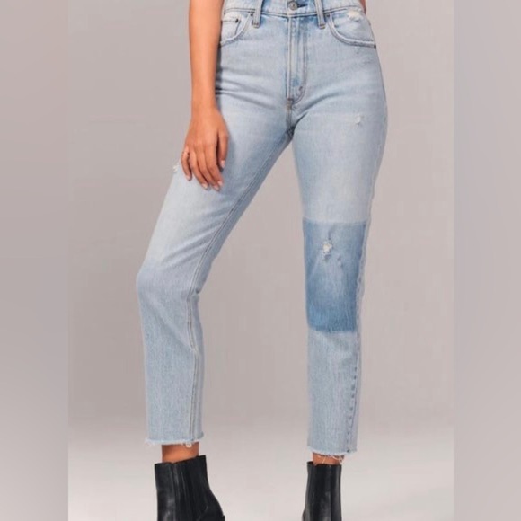 A&F Mom High Rise Ankle Jeans Light Wash Repair 28/6 Regular - Picture 1 of 9